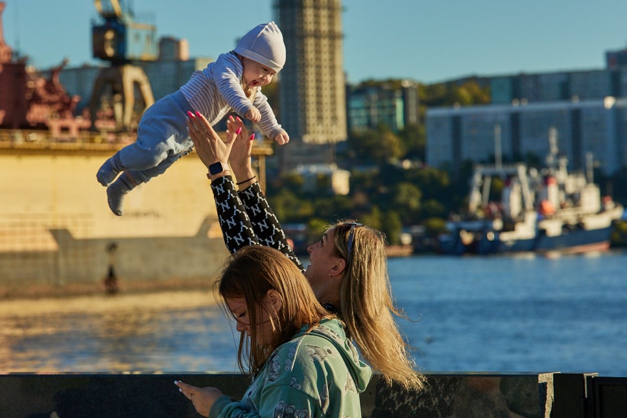 люди, эмоции, улица, дети, прохожие, семья Дмитрий Осипчук, ИА PrimaMedia.ru