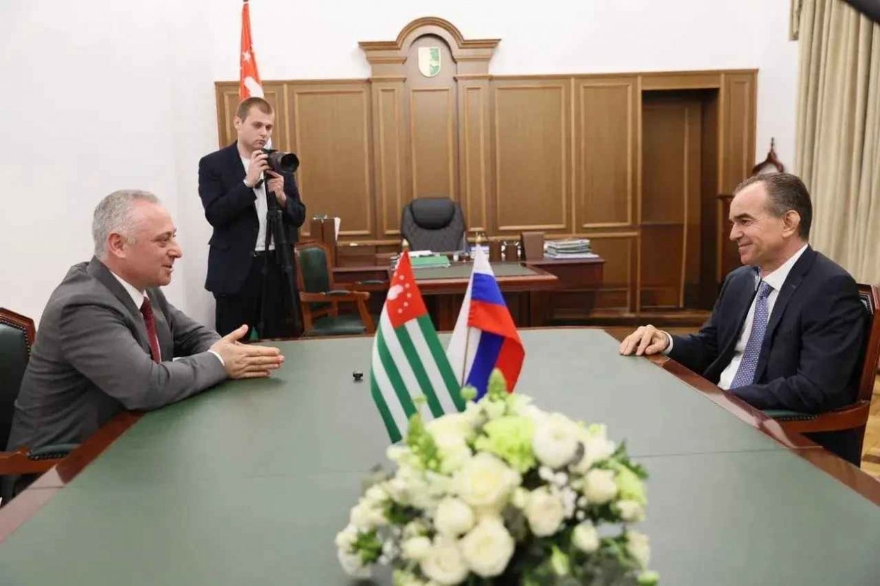 Губернатор Кубани обсудил сотрудничество и туризм с президентом Абхазии в Сухуме пресс-служба администрации Краснодарского края