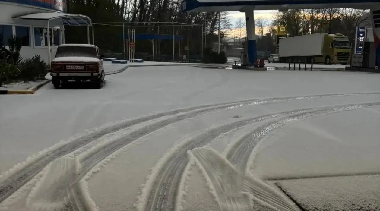 В Сочи из-за града и дождя дороги покрылись ледяной коркой sochi_today