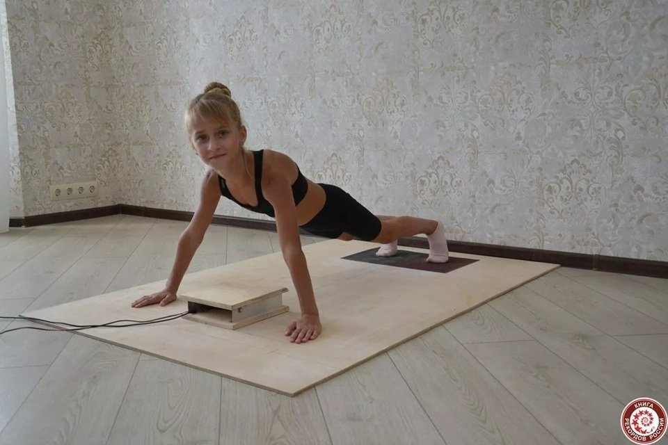 Кубанская школьница установила рекорд РФ по отжиманиям на контактной платформе пресс-служба Книги рекордов России