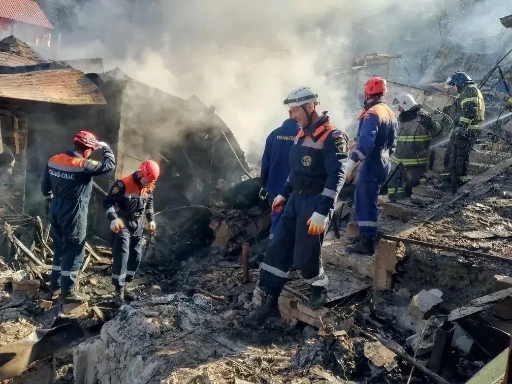 В результате атаки дронов один из частных домов в городе полностью разрушен Оперштаб Кубани
