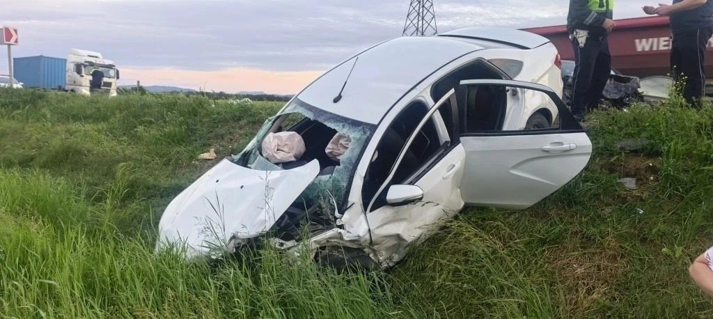 В массовом ДТП с КамАЗом под Краснодаром пострадали пять человек пресс-служба ГУ МВД России по Краснодарскому краю