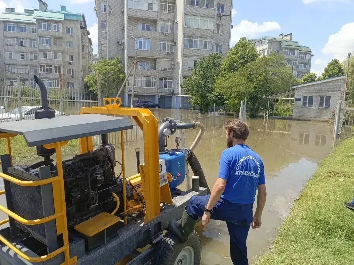 В Краснодаре откачали воду с двух улиц после залповых ливней Администрация Краснодара