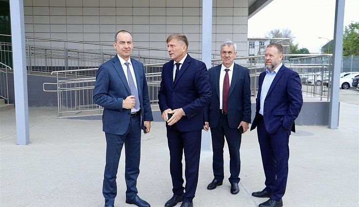Юрий Бурлачко оценил условия нового центра для детей и педагогов