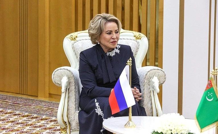 "Валентину Матвиенко отличает умение совмещать высокие профессиональные навыки с «пониманием момента», когда нужно действовать быстро и эффективно".