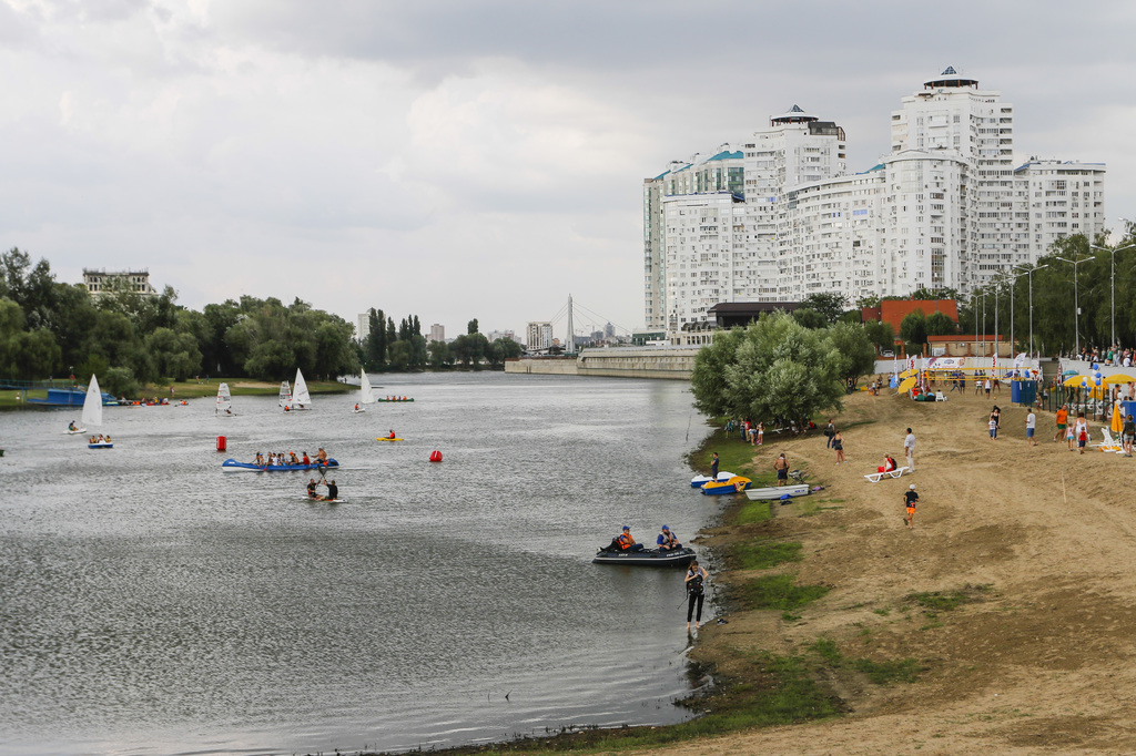 Спортивный пляж с бассейнами для купания открыли в Краснодаре