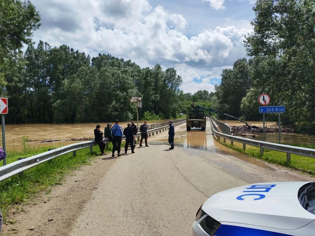 Движение временно перекрыто по мосту в станице Григорьевской krd.ru