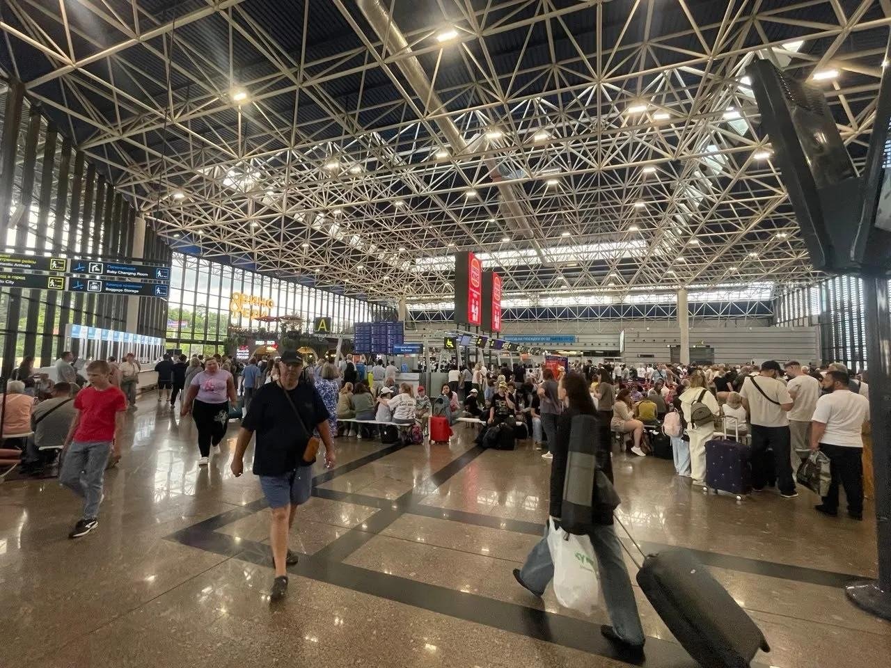 Прокуратура контролирует задержанные рейсы в аэропорту Сочи Пресс-служба Южной транспортной прокуратуры
