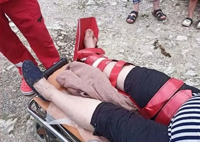 Пенсионерка упала с пятиметровой высоты в русло реки Мацесты в Сочи Пресс-служба  ЮРПСО МЧС России