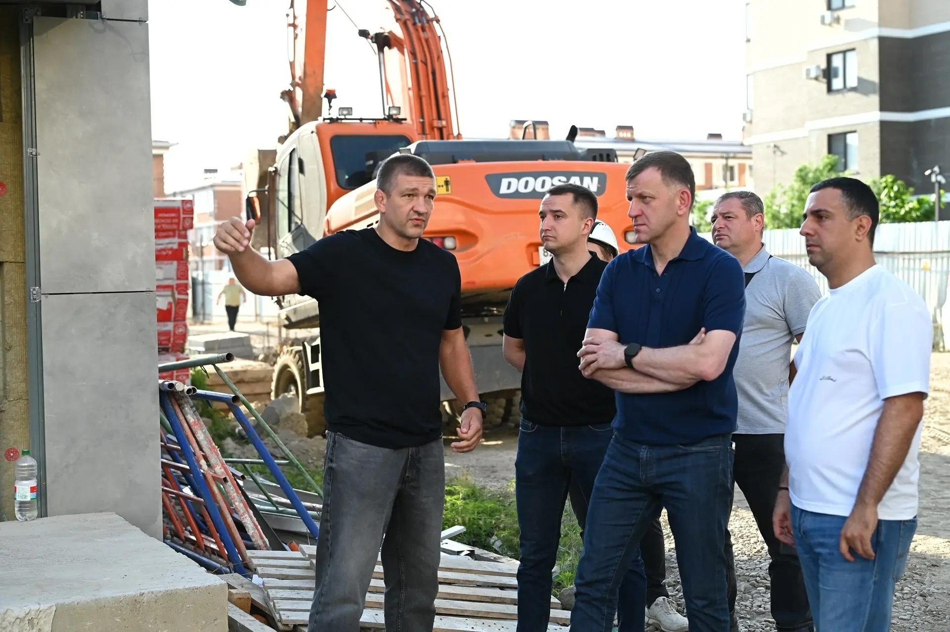 Мэр Краснодара Наумов оценил ход строительных работ в школе на улице Пономаренко Пресс-служба администрации Краснодара