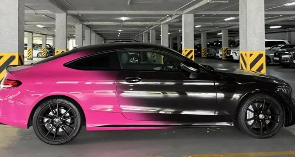 В Сочи поймали лихачку на черно-розовом Mercedes после видео в сети t.me/gibddsochi