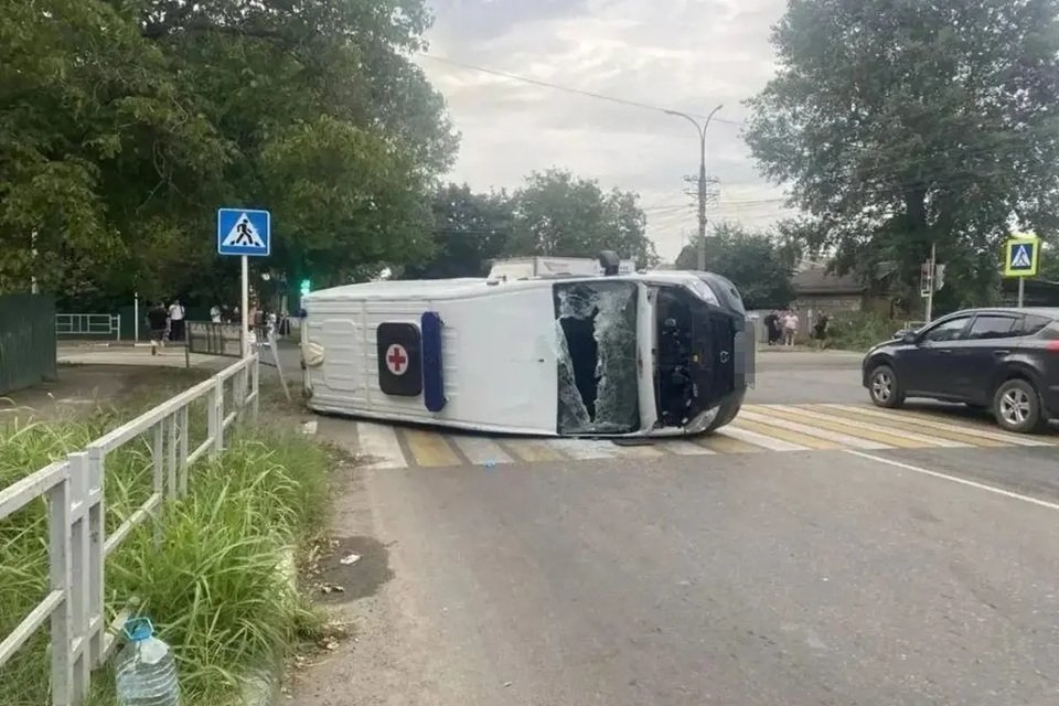 Пять человек госпитализировали после ДТП со скорой в Армавире пресс-служба ГУ МВД России по Краснодарскому краю