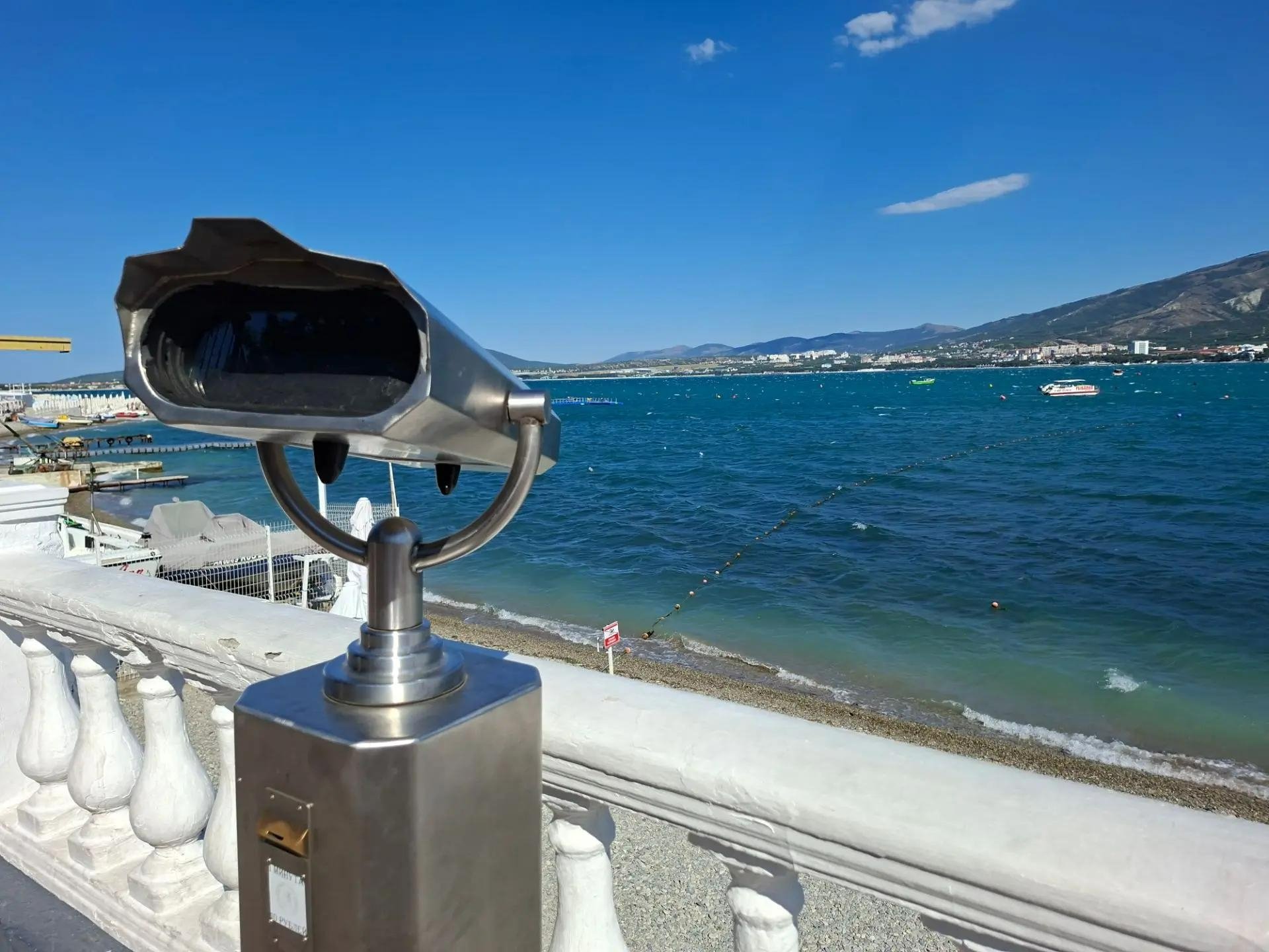 Изобретатель биноклей проиграл суд за их демонтаж на набережной Геленджика Ирина Ленская