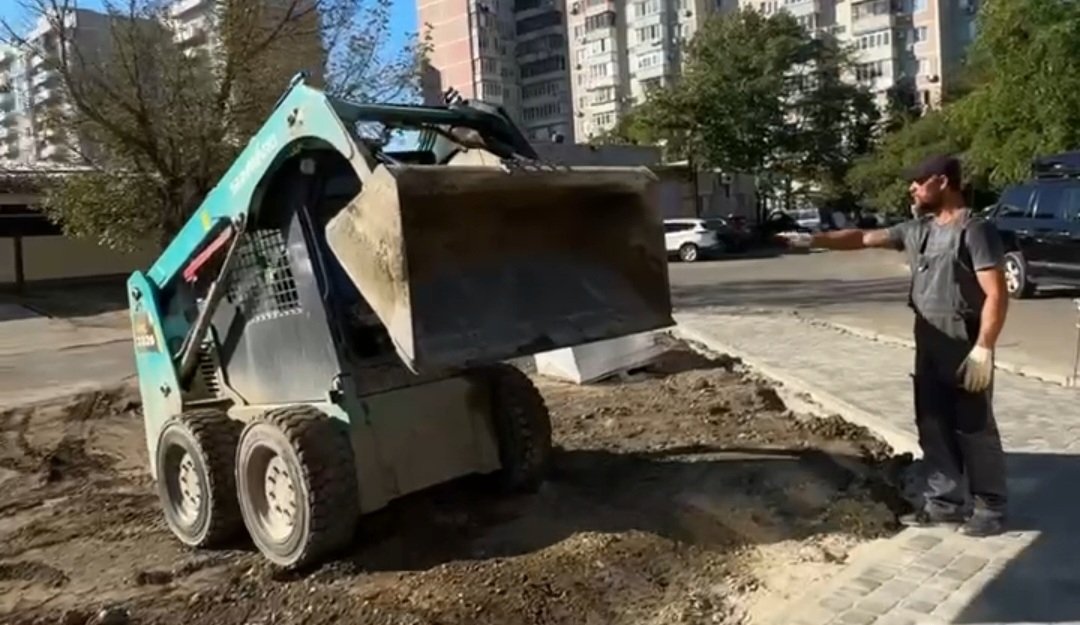 На Платановом Бульваре в Краснодаре завершают благоустройство зоны отдыха max.ru/emnaumov