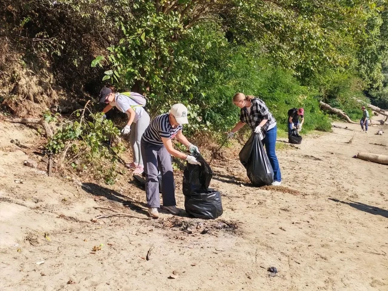 В Краснодаре на общегородском субботнике собрали более 670 кубометров мусора max.ru/emnaumov