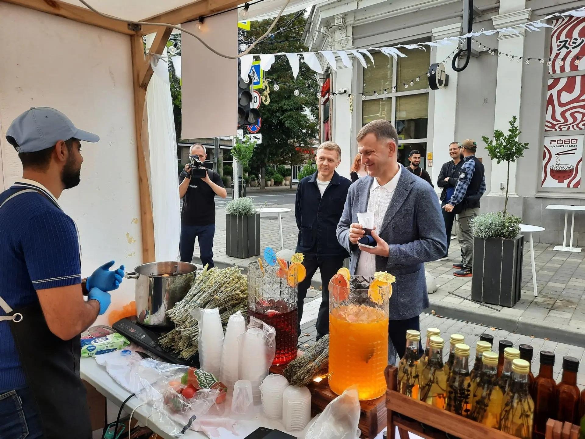 Мэр Краснодара общался с продавцами и гостями на городской ярмарке на Арбате KrasnodarMedia
