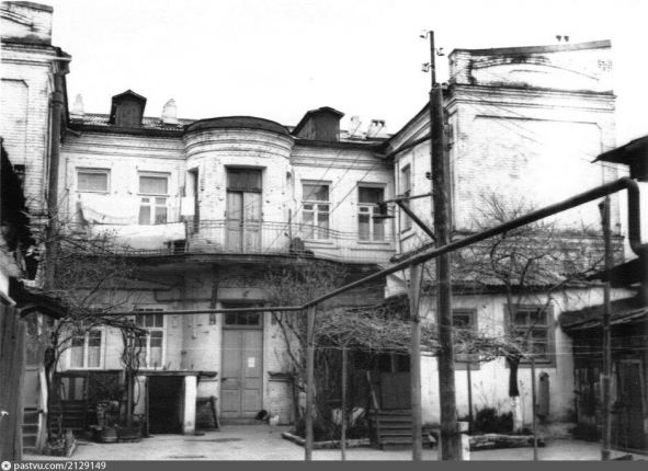 1979 год. Краснодар. Общий вид дома на ул. Шаумяна, 55 второй половины 19 века